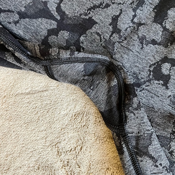 Gymshark Adapt Camo Scrunch Butt Leggings - Picture 6 of 11